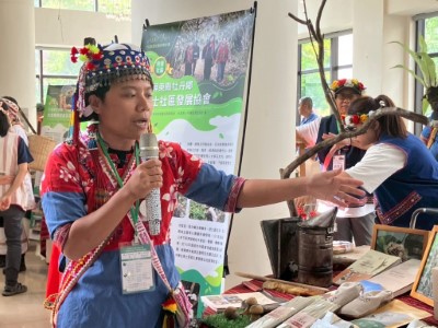 圖4. 高士部落青年會長李恩屏(Kivi Papalicang)介紹部落成果